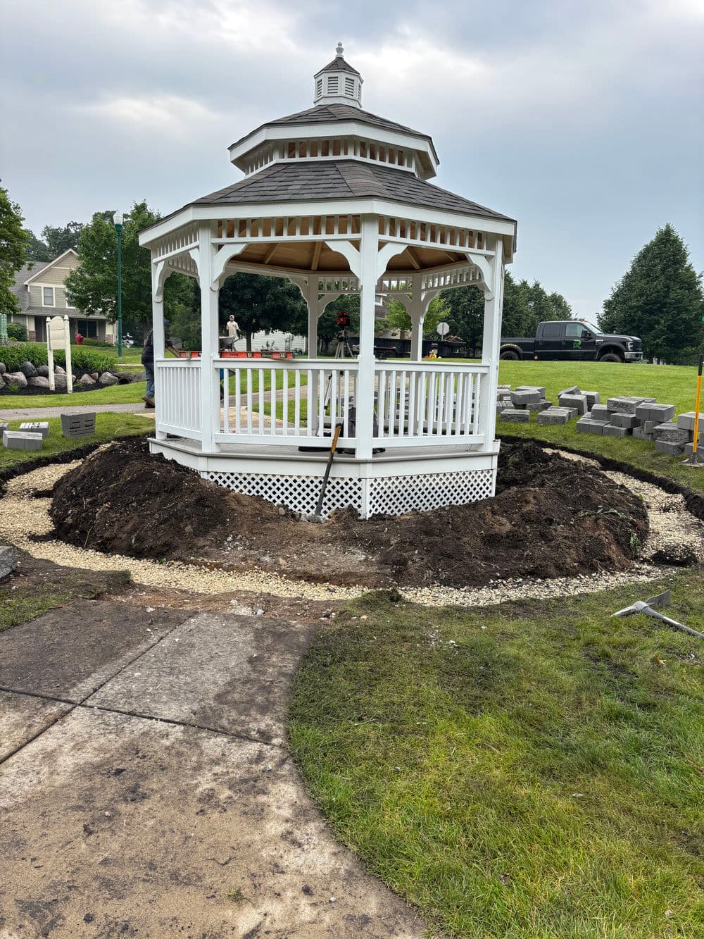 Gallery photos for Unilock Retaining Wall and plantings in Rosemount MN: Image #2