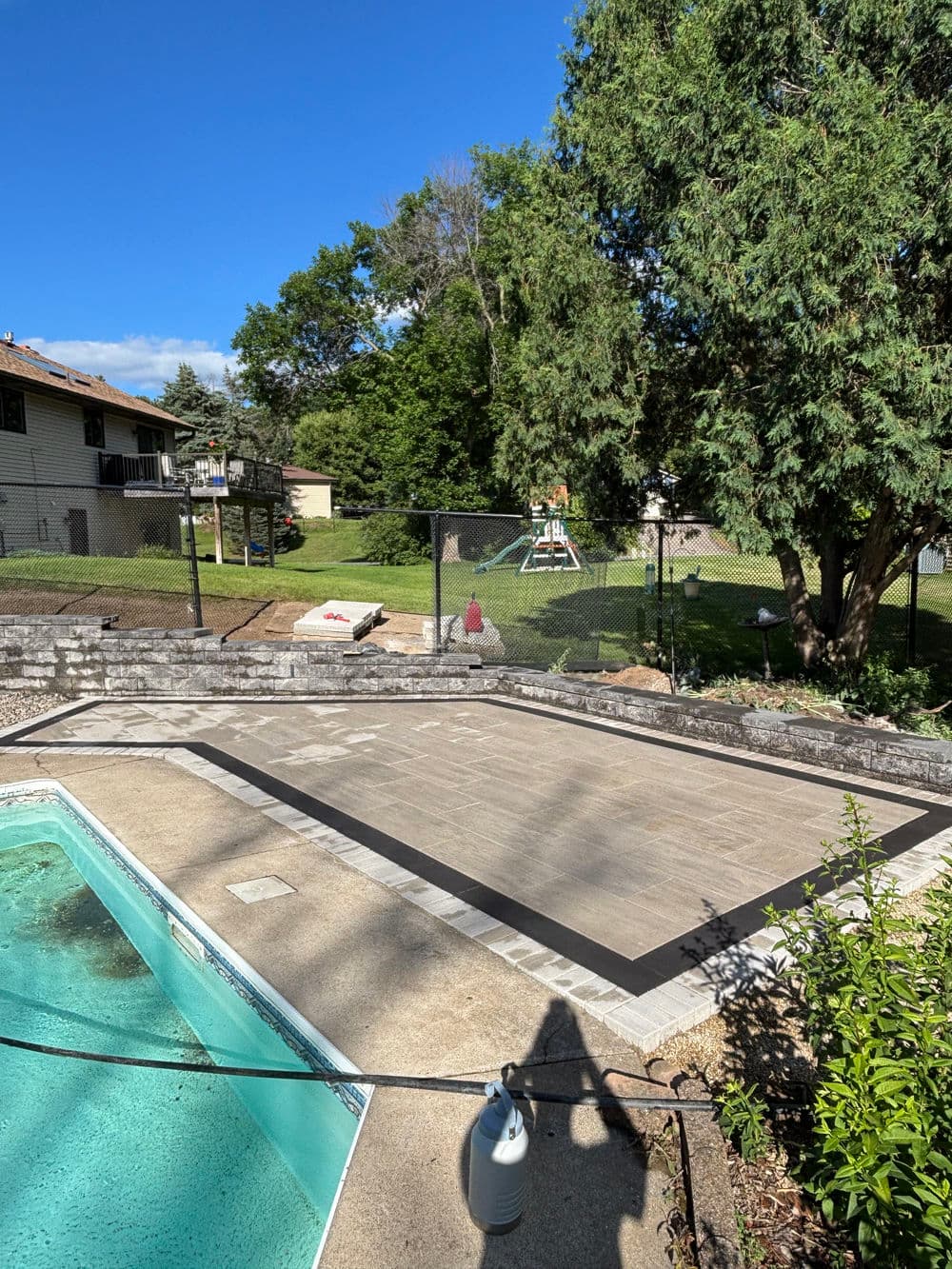 Gallery photos for Grand Discover XL Patio and Tribute Splitface Wall Transform Backyard Oasis in Eagan: Image #2