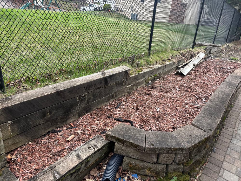 Gallery photos for Grand Discover XL Patio and Tribute Splitface Wall Transform Backyard Oasis in Eagan: Image #4