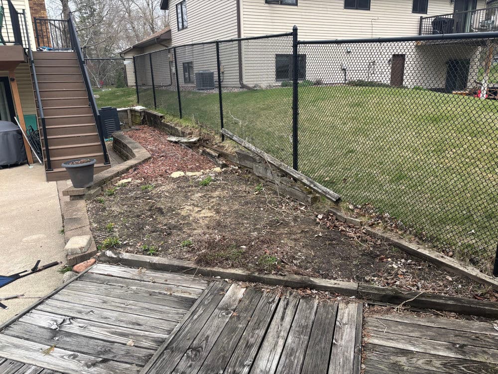 Gallery photos for Grand Discover XL Patio and Tribute Splitface Wall Transform Backyard Oasis in Eagan: Image #6