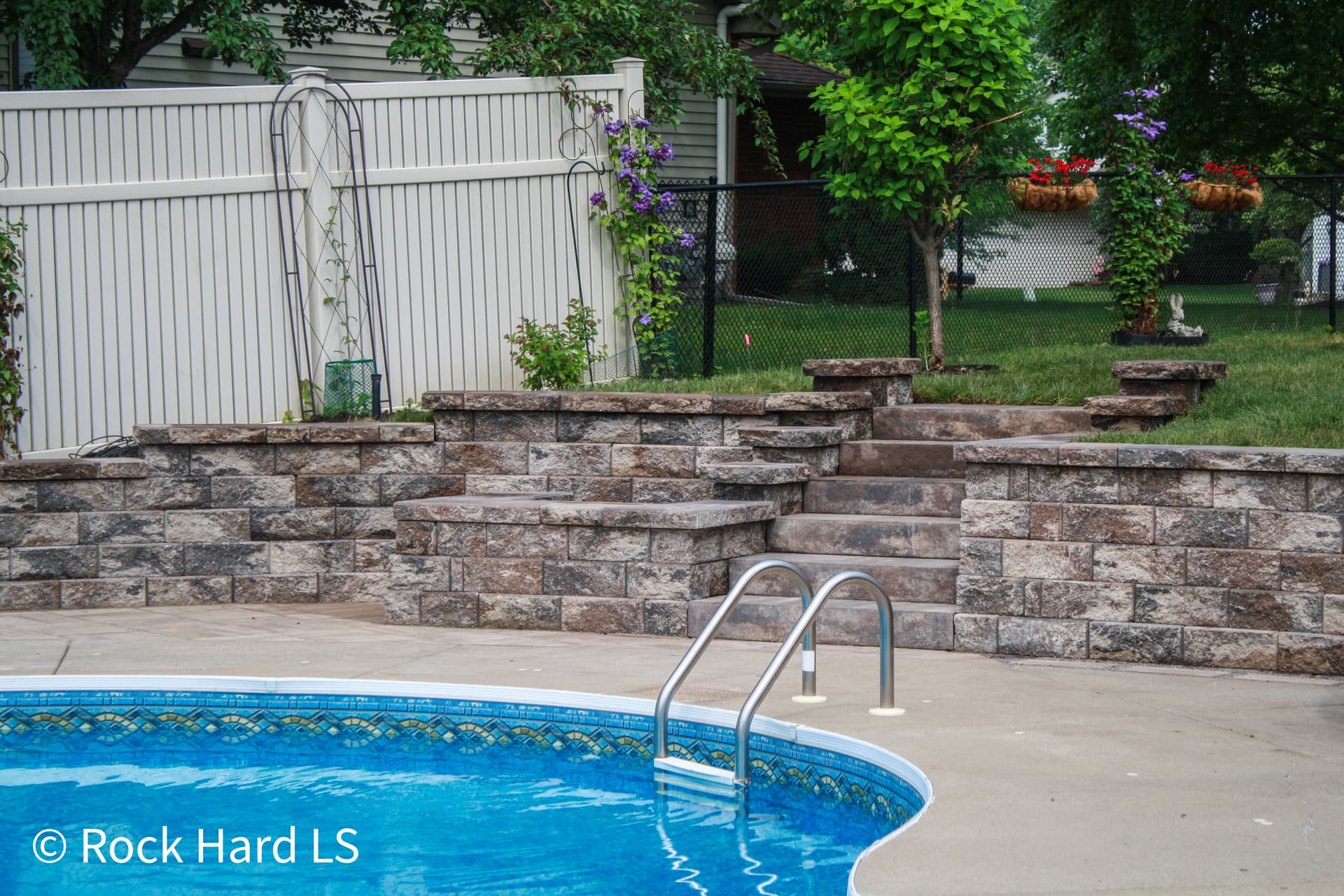Gallery photos for Old Block Wall Replaced With County Splitface Retaining Wall and Paver Patio: Image #4