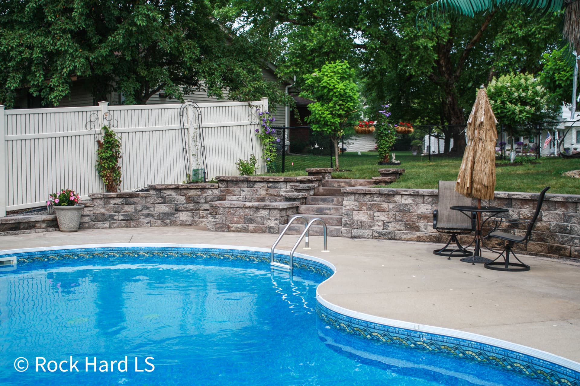 Gallery photos for Old Block Wall Replaced With County Splitface Retaining Wall and Paver Patio: Image #3