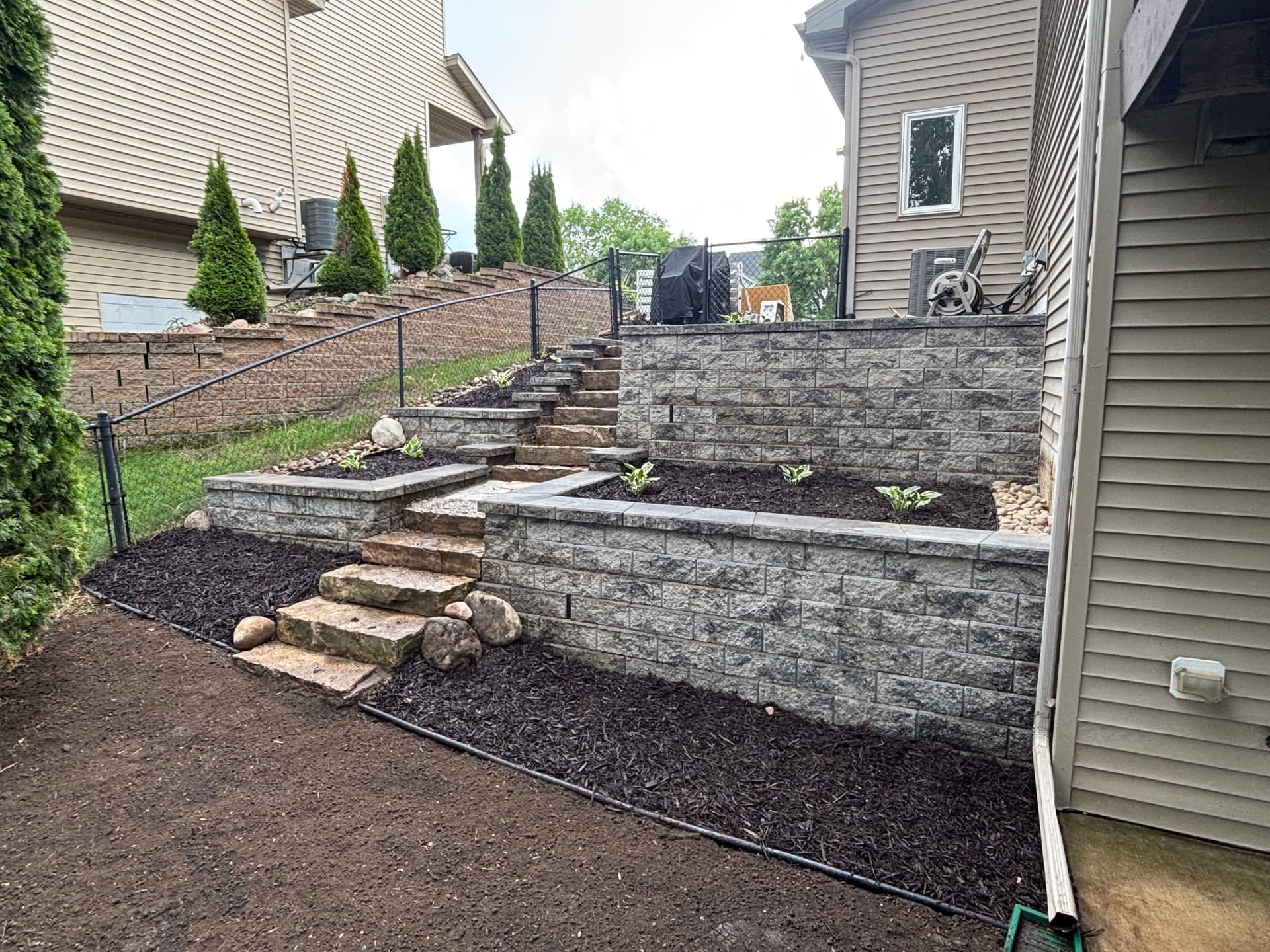 Gallery photos for Failing Retaining Wall Gets a Complete Hardscape Overhaul: Image #2